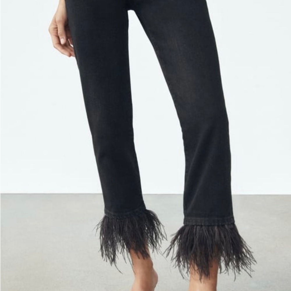 Zara HIGH RISE FEATHERED SLIM JEANS